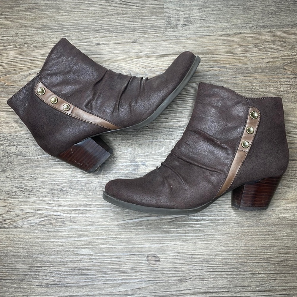 Baretraps Women’s Heeled Brown Riviera Ankle Booties, size 9